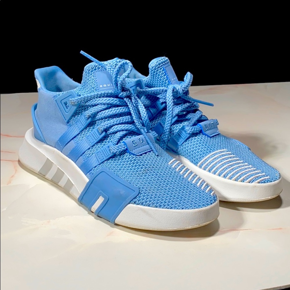 Sneakers - Picture 1 of 7